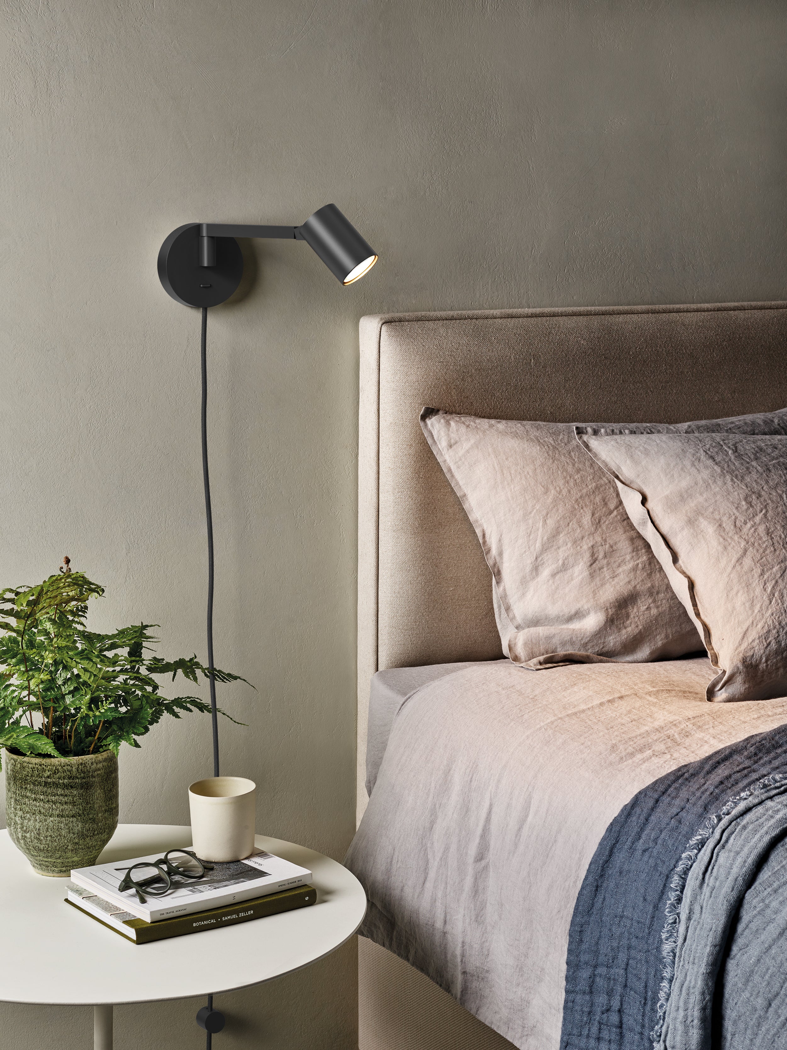 Astro Ascoli Swing Plug In Reading Light in Matt Black