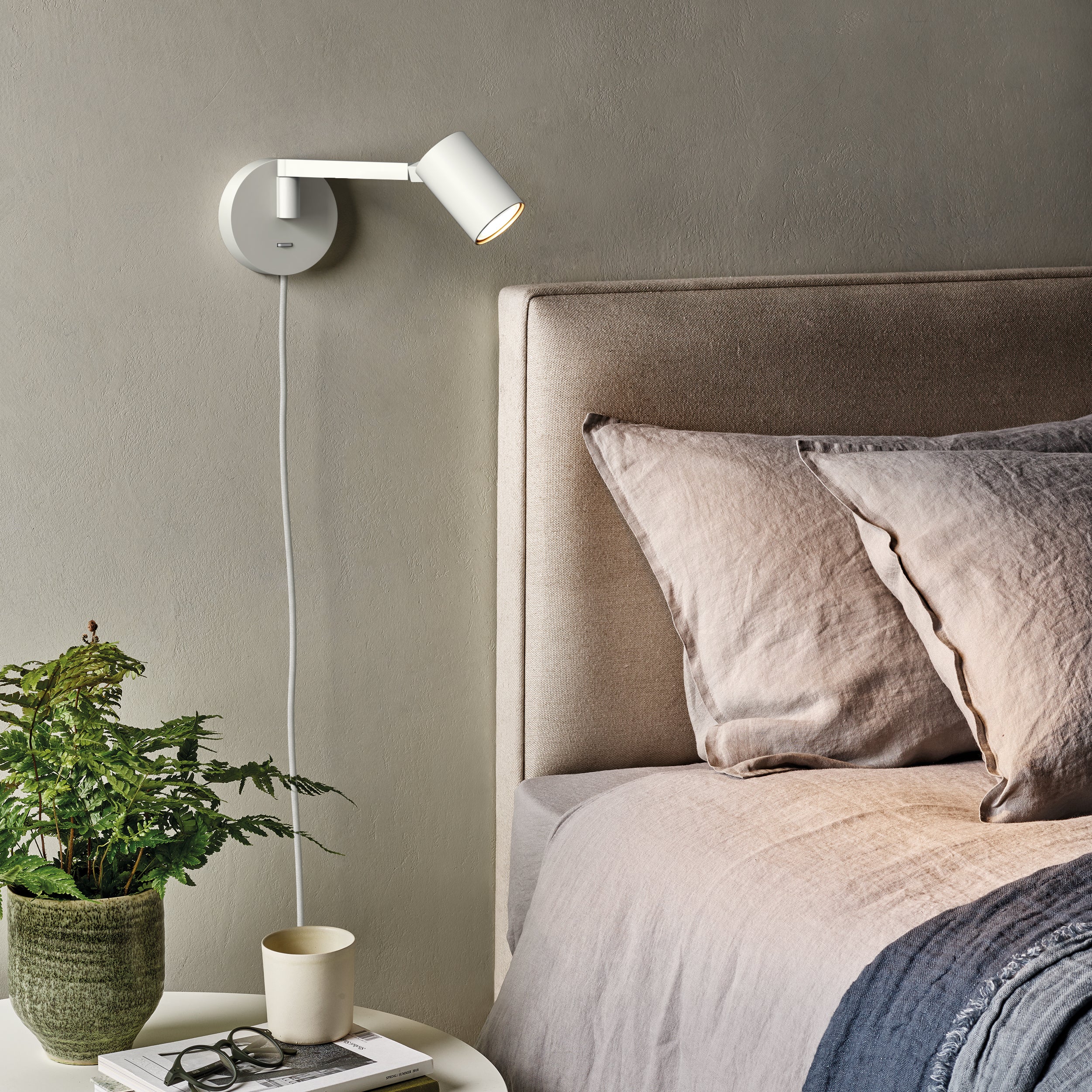 Astro Ascoli Swing Plug In Reading Light in Matt White