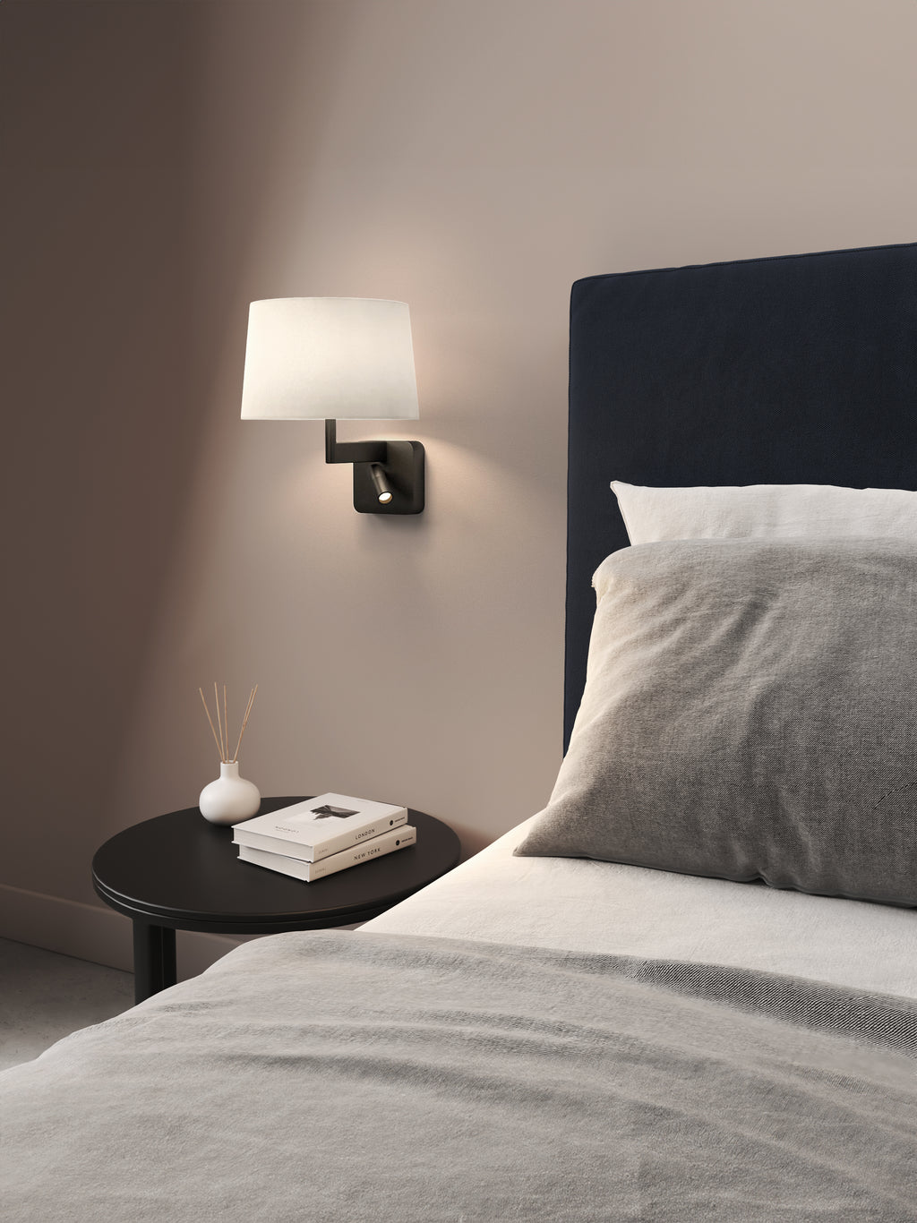 Astro Beaumont Combination Reader in Matt Black REQUIRES SHADE