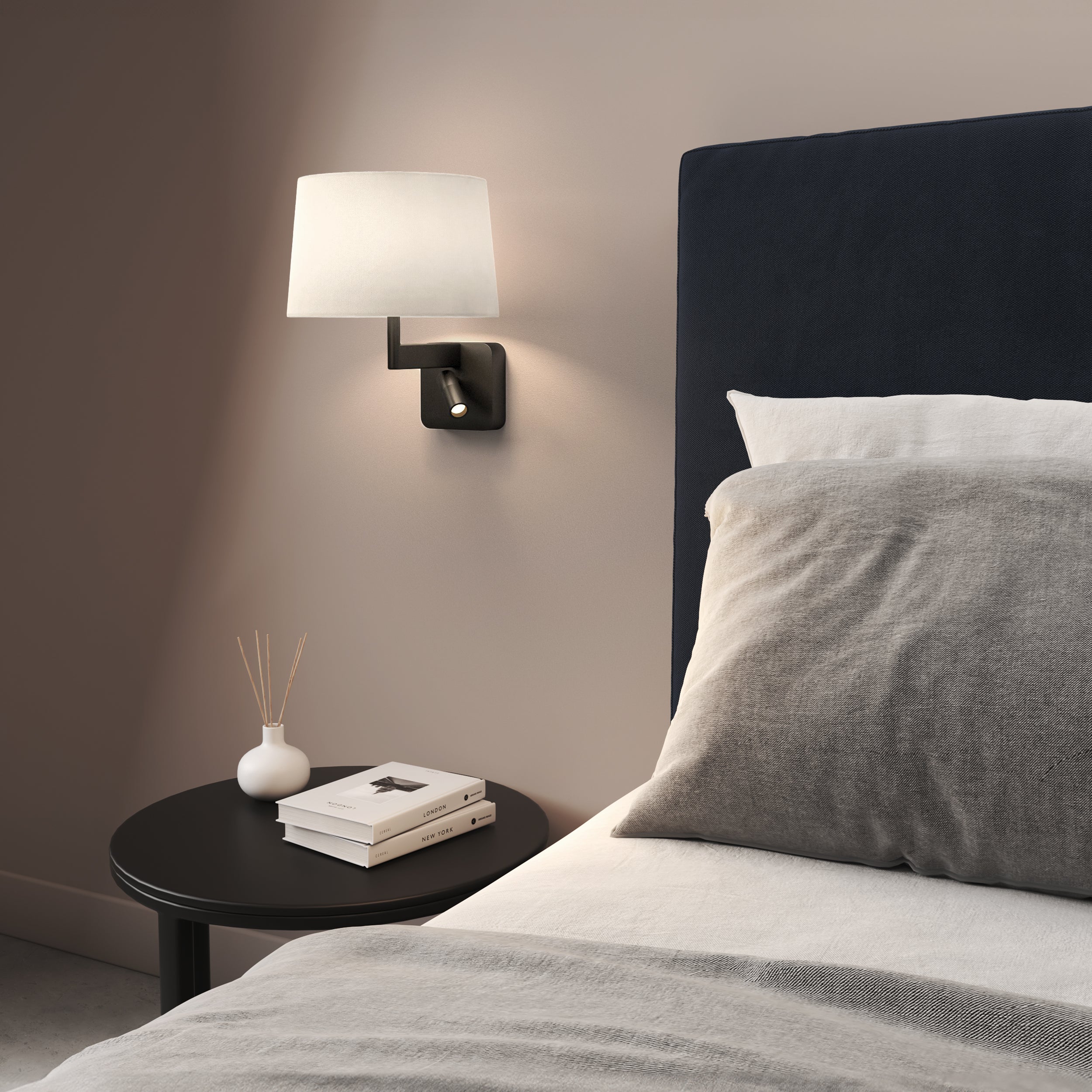 Astro Beaumont Combination Reader in Matt Black REQUIRES SHADE