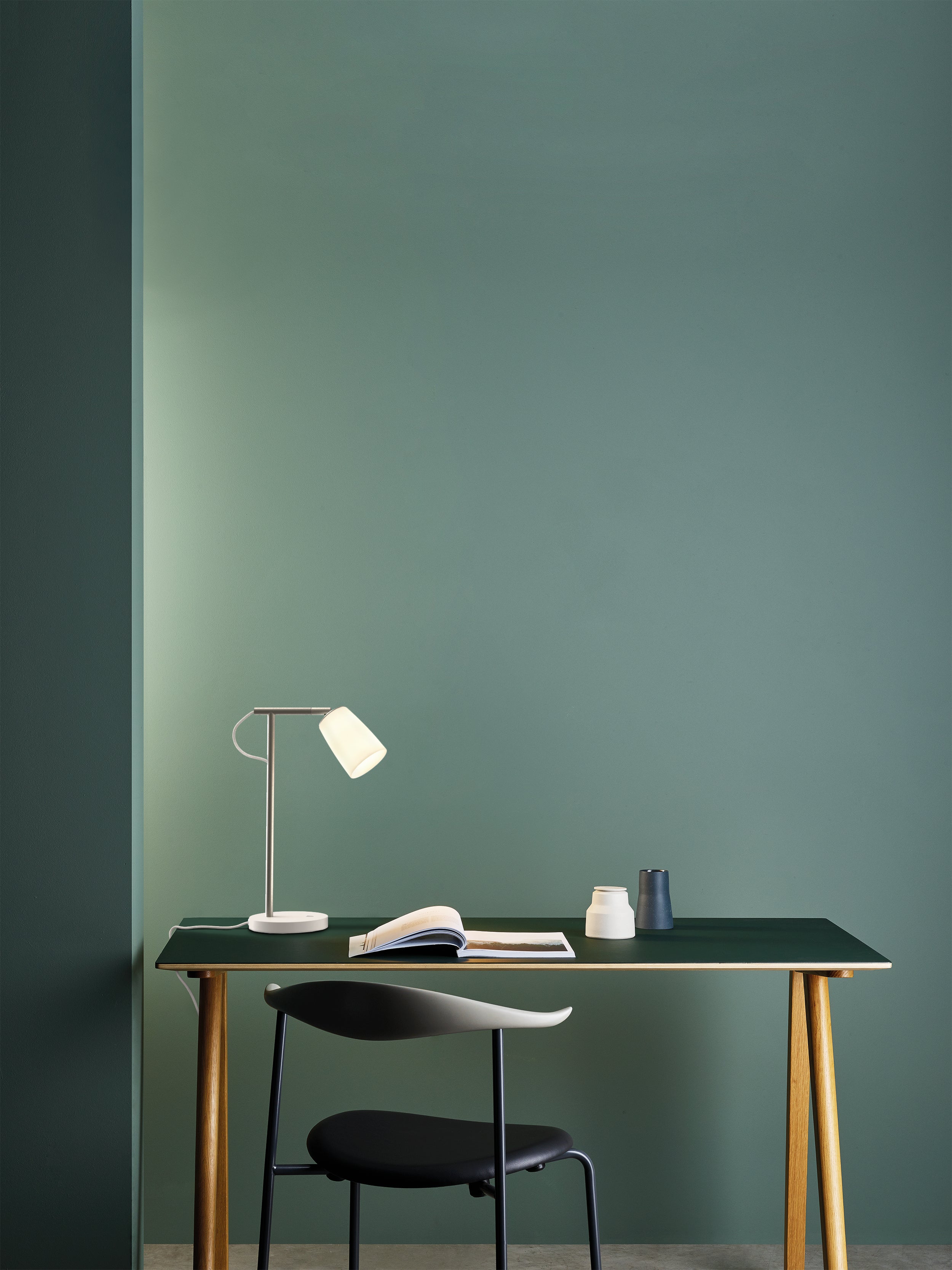 Astro Carlton Desk Lamp in Porcelain