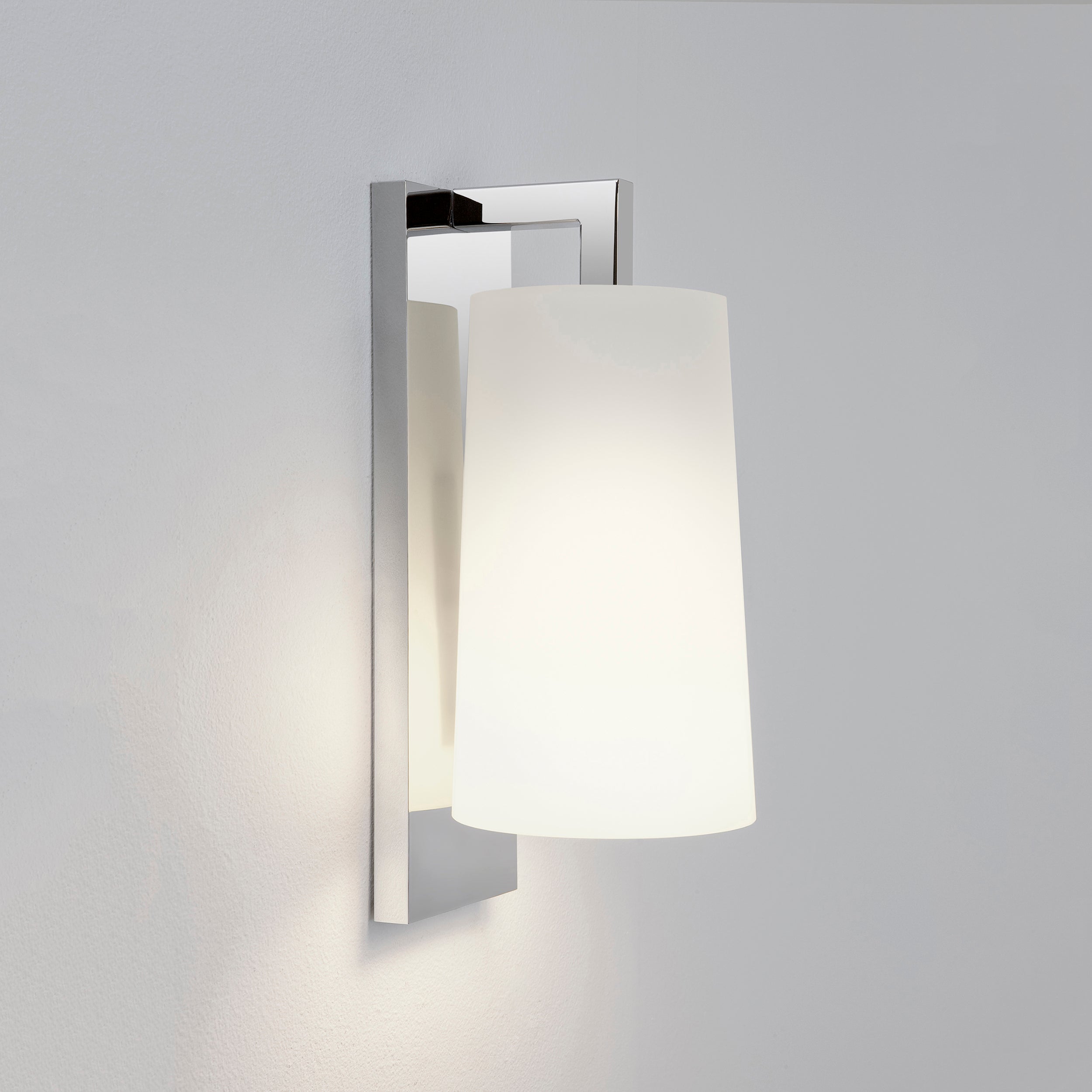 Astro Lago 280 Bathroom Wall Light in Polished Chrome