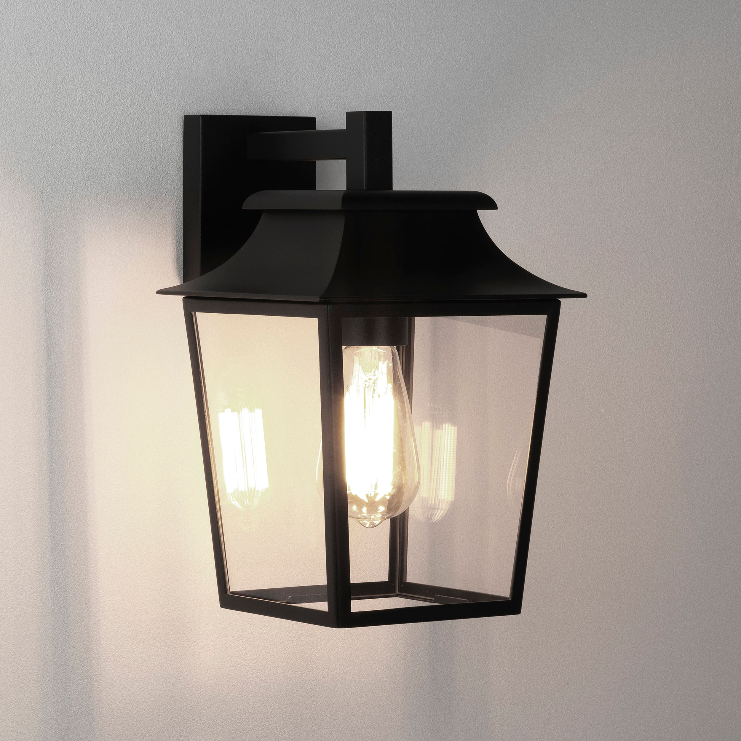 Astro Richmond 200 Outdoor Porch Wall Lantern in Textured Black