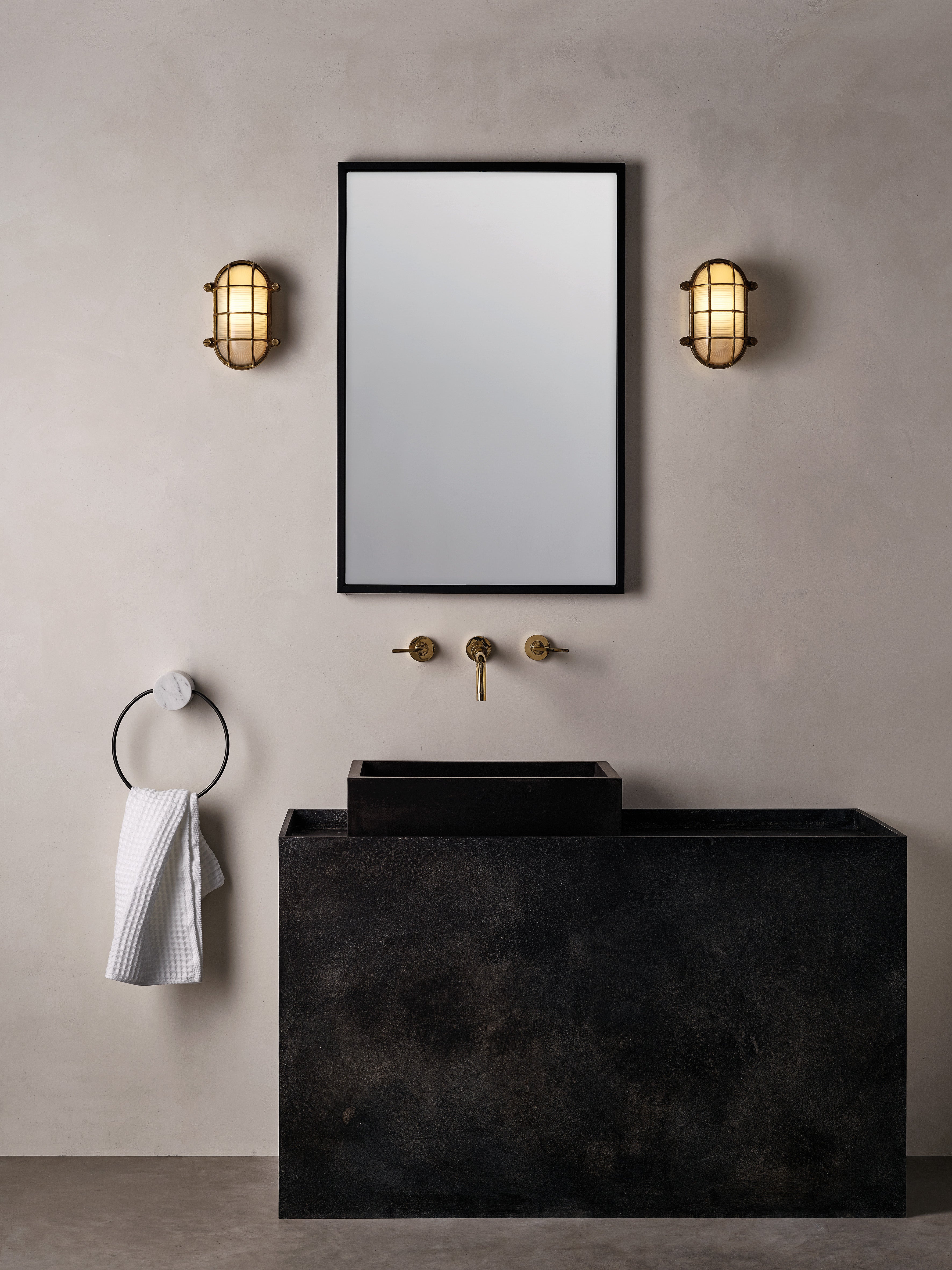 Astro Thurso Oval Outdoor Wall Light in Cast Brass