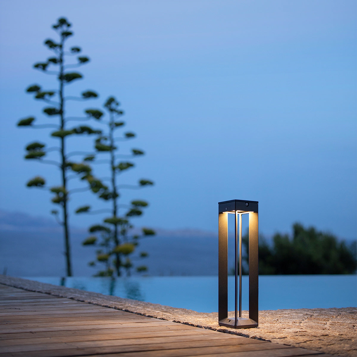 Blade 500lm Solar Pathway Light 45 cm - Space Grey Aluminium