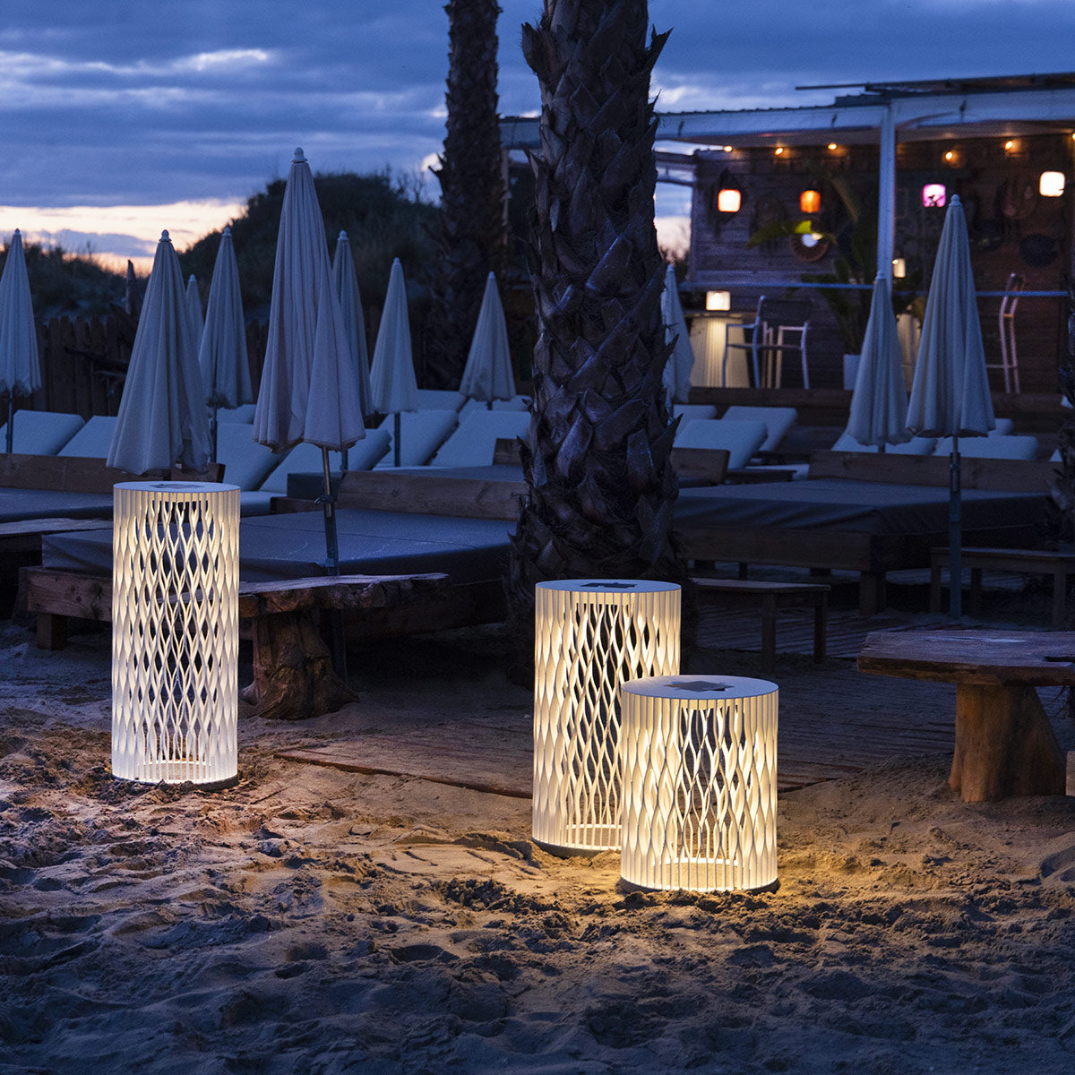 Cadix 500lm Solar & Rechargeable Floor Lamp 90 cm - White Woven Aluminium with Granite Base