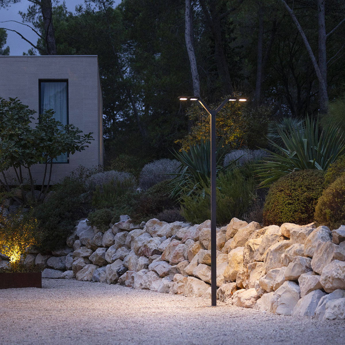 Envergure Double-Head Solar & Rechargeable Lamppost 350 cm 4x500lm - Space Grey Aluminium