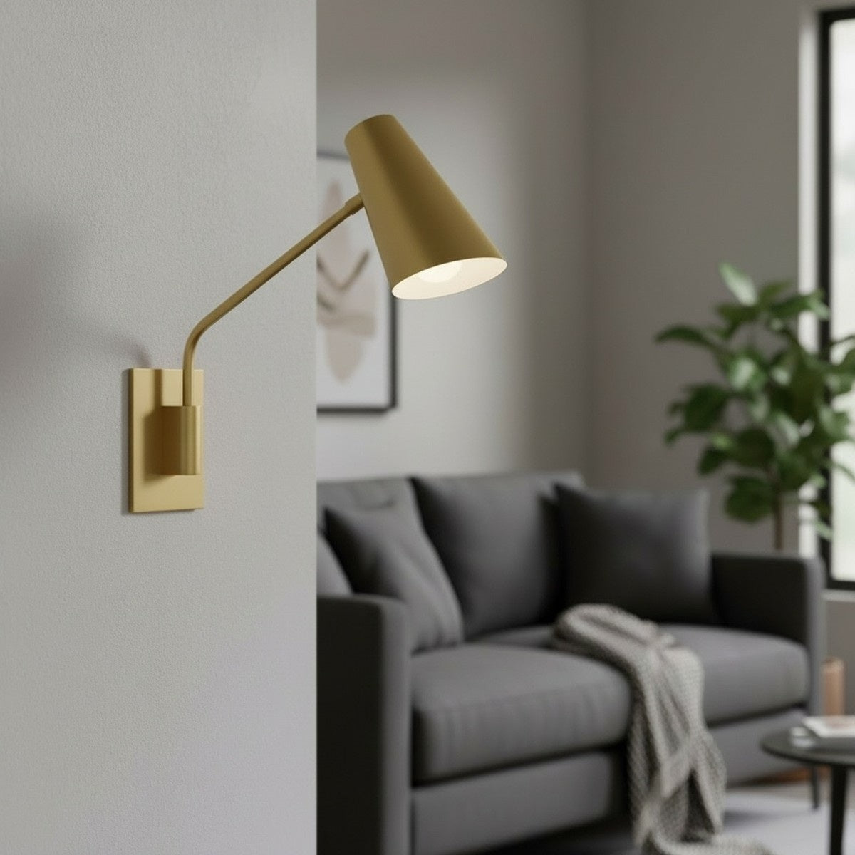 Hinkley Bray Wall Light in Lacquered Brass