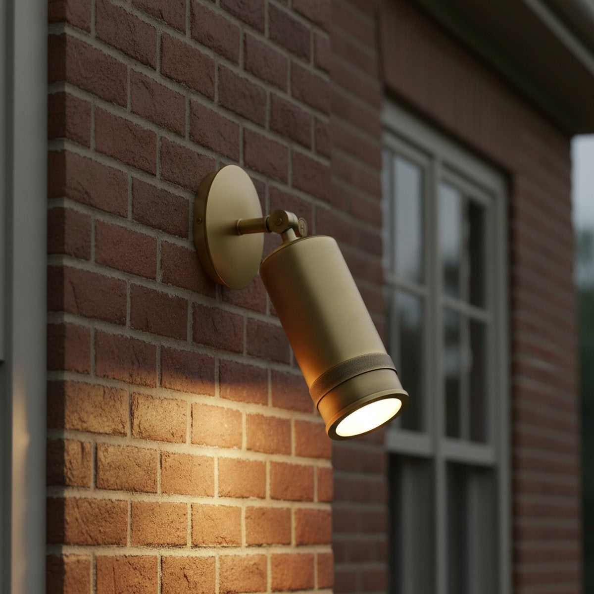Hinkley Pratt Outdoor Spot Light in Heritage Brass
