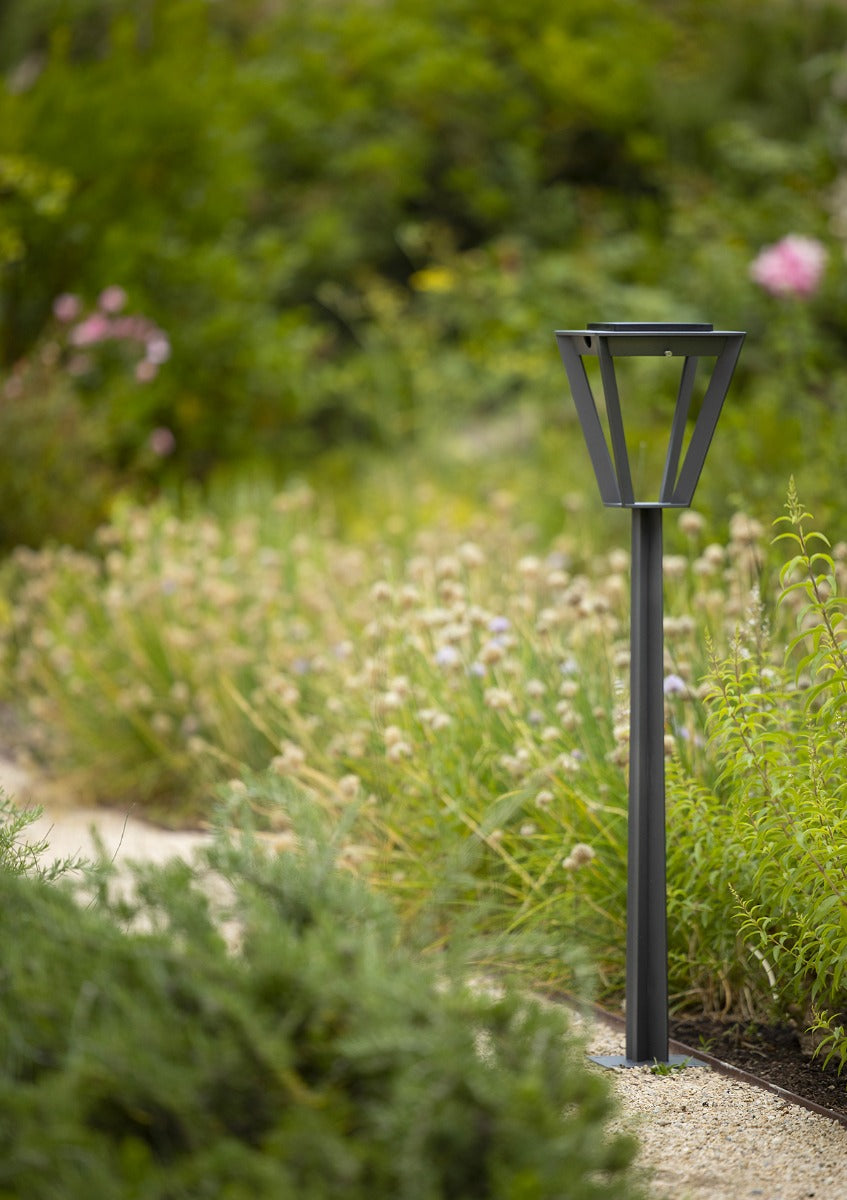 Metro 500lm Max Solar Pathway Light 90 cm - Space Grey Aluminium