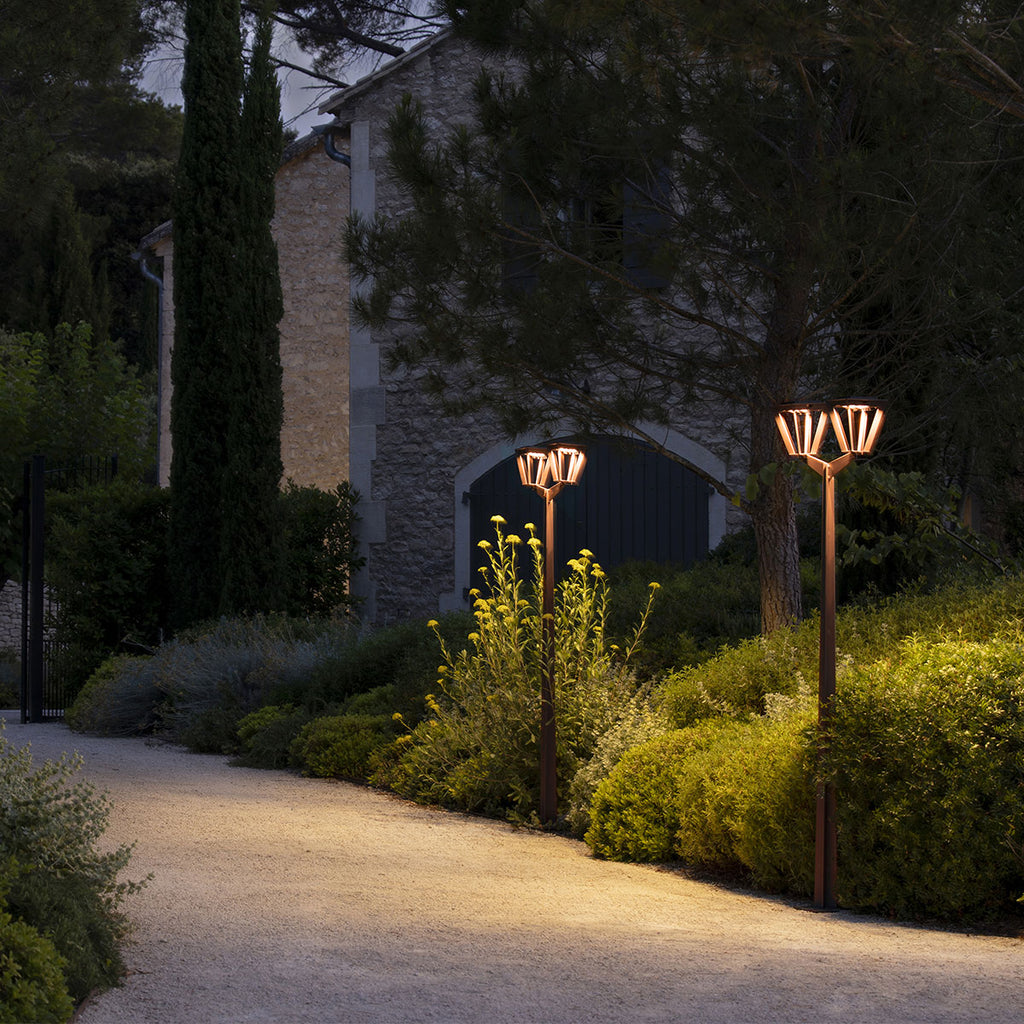 Metro Double-Head Solar & Rechargeable Lamppost 220 cm 2x500lm - Corten Aluminium