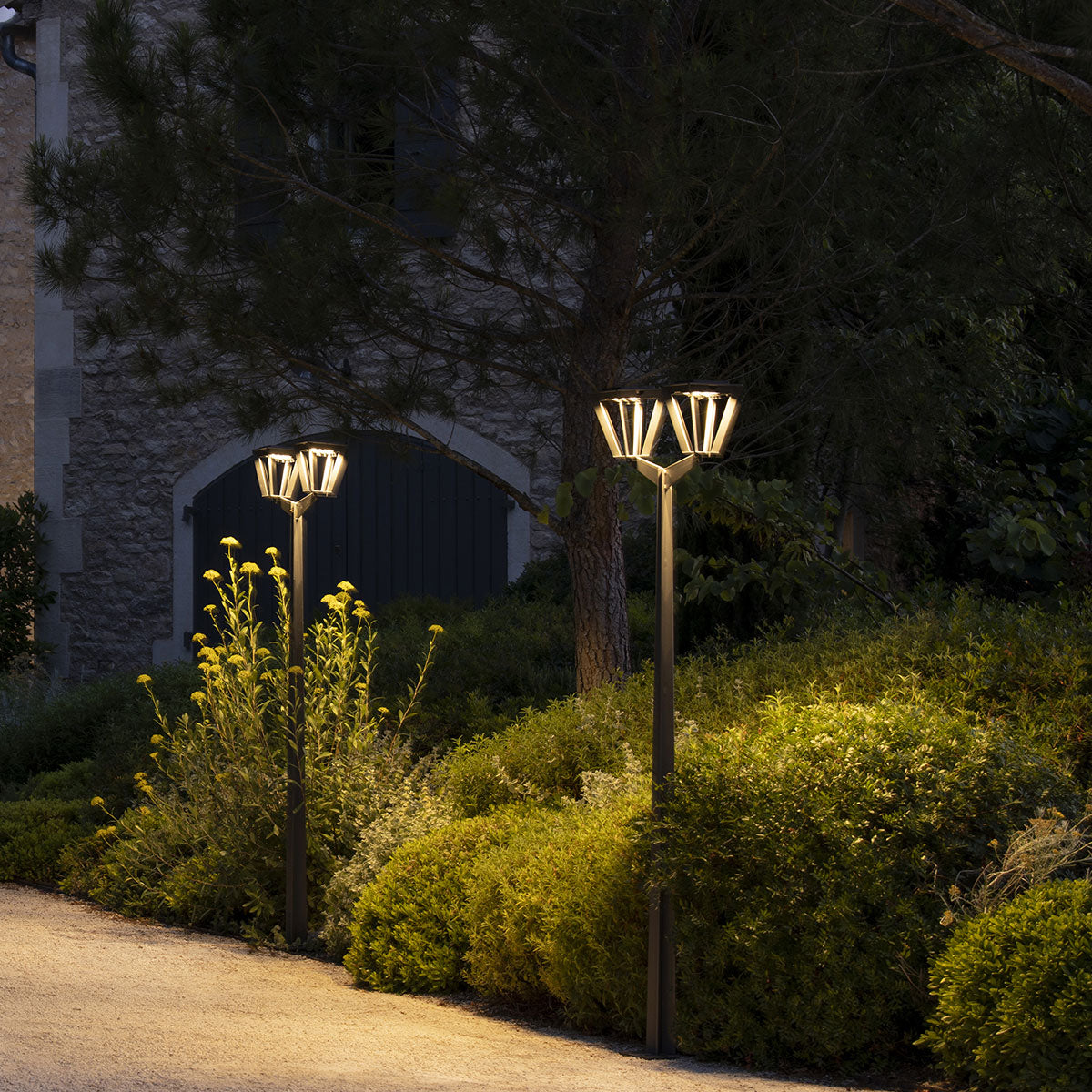 Metro Double-Head Solar & Rechargeable Lamppost 220 cm 2x500lm - Space Grey Aluminium