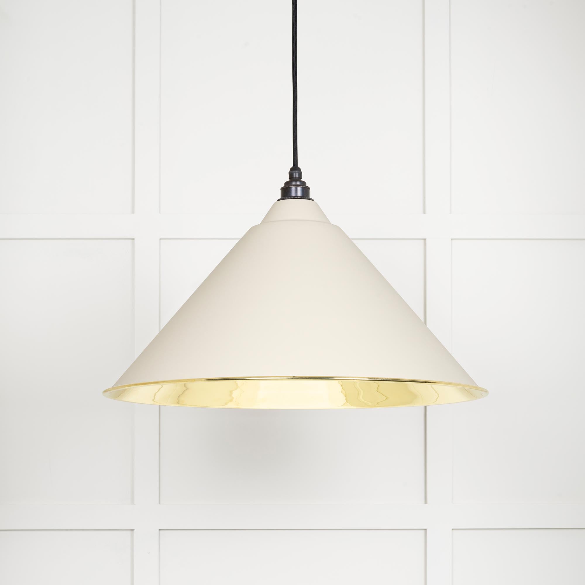 Novena Newbridge Smooth Brass Pendant Light in Teasel
