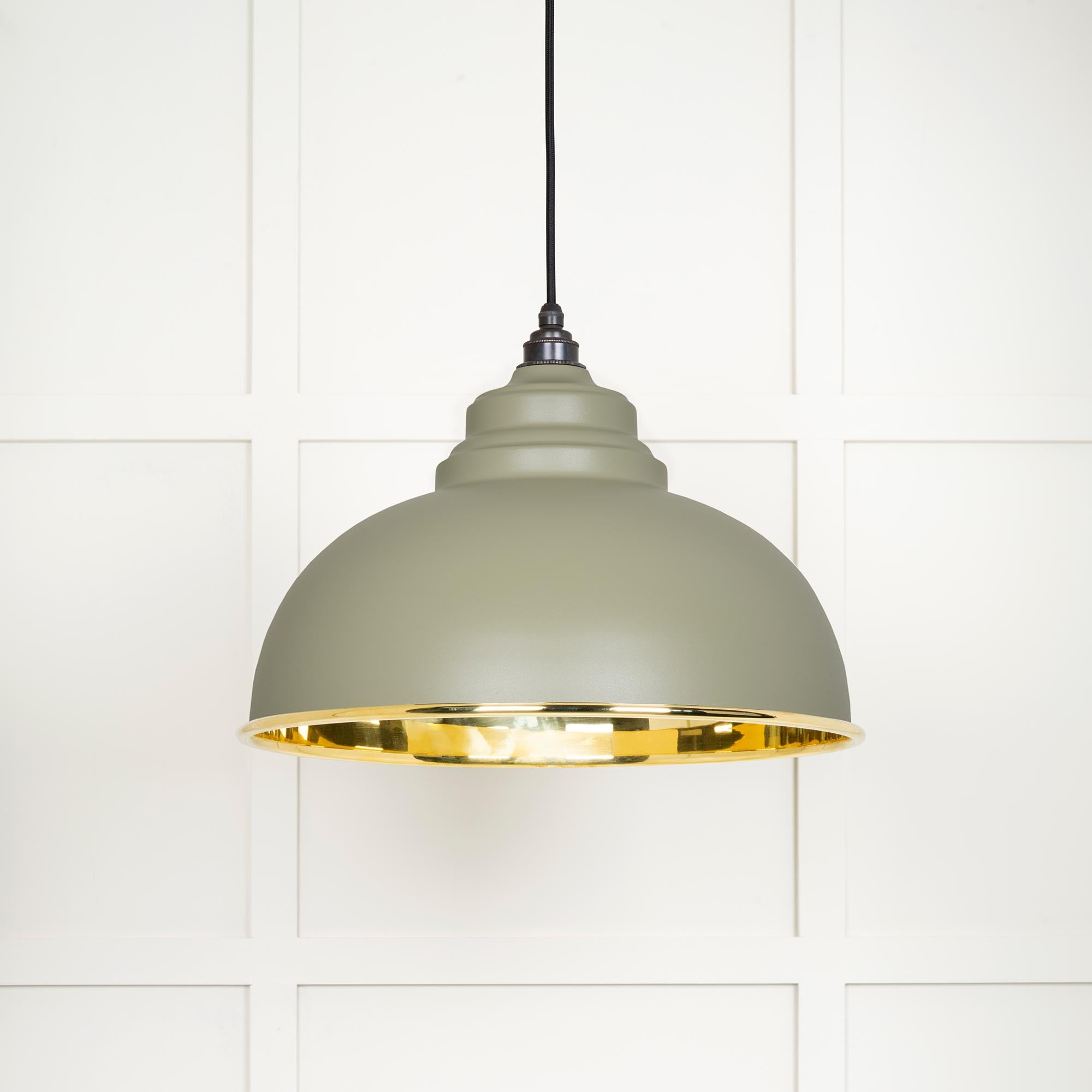 Novena Oakley Park Smooth Brass Pendant Light in Tump