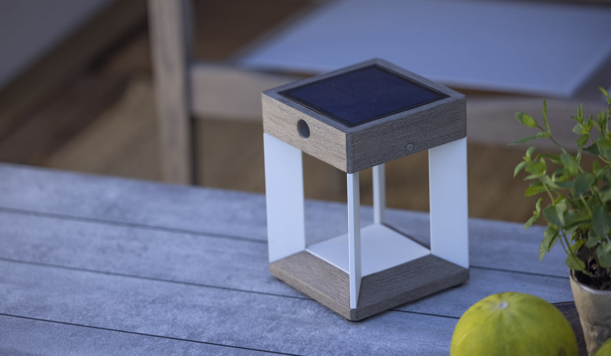 Teckalu 300lm Solar Table Lamp 21 cm - Teak Duratek with White Aluminium Slats