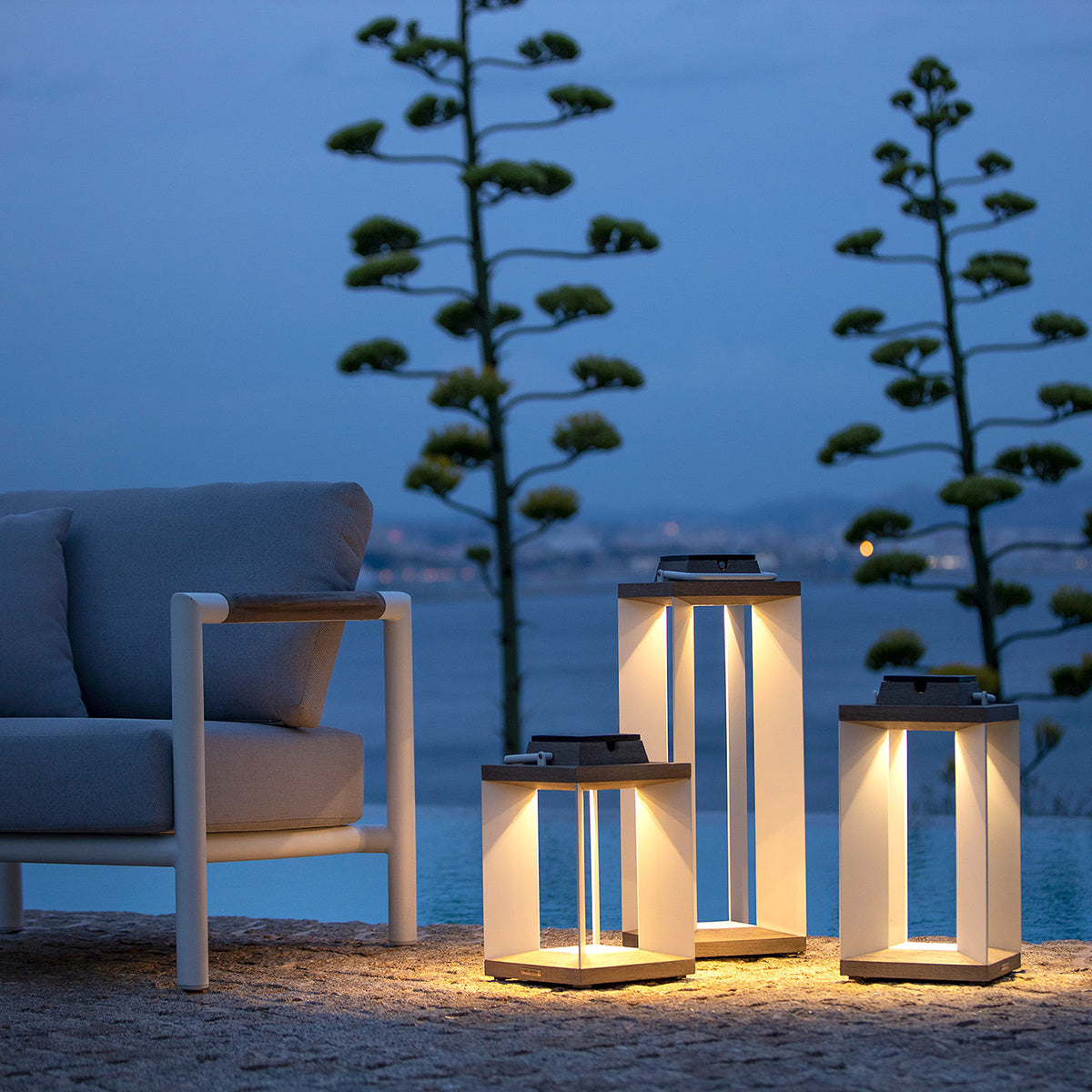 Teckalu 500lm Solar Lantern 45.5 cm - Duratek Teak with White Aluminium Slats