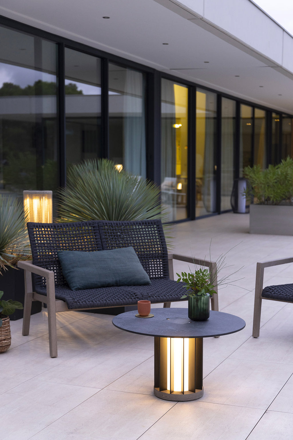 Teckalu 500lm Solar Low Table 70 cm - Duratek Teak Base, Slate HPL Top with Black Aluminium Slats