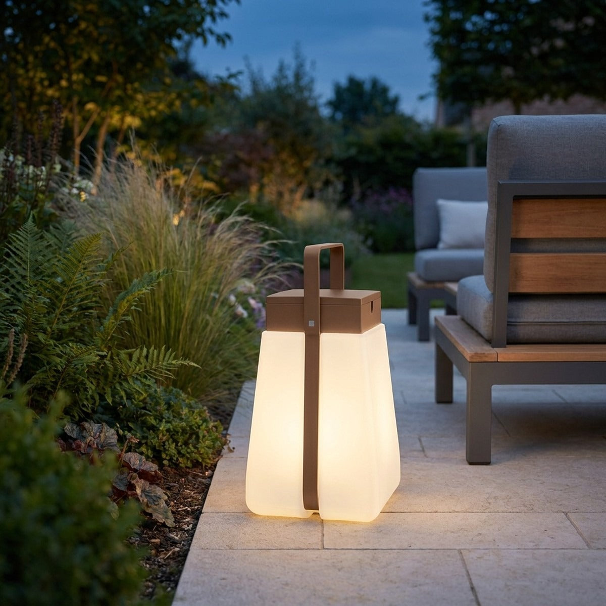 Bump 500lm Solar Lantern 32 cm - Rotomoulded Body with Nutmeg Aluminium Handle