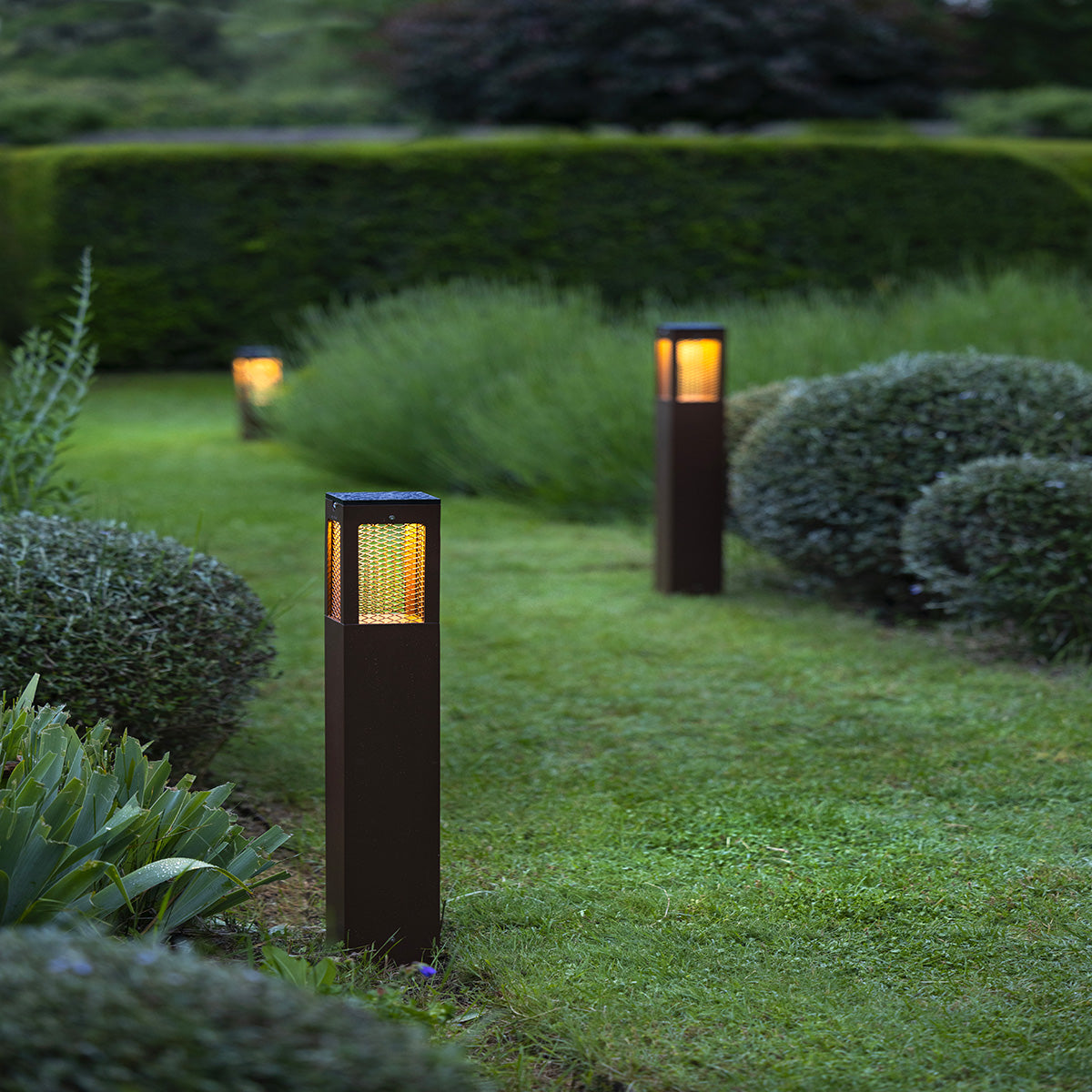 Tradition 500lm Solar Pathway Light 90 cm - Corten Aluminium